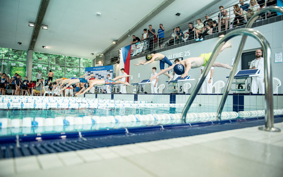 PKJH zazářil na Pohárech Čech! 🏊‍♀️💙 Medaile, osobáky i obrovská zlepšení